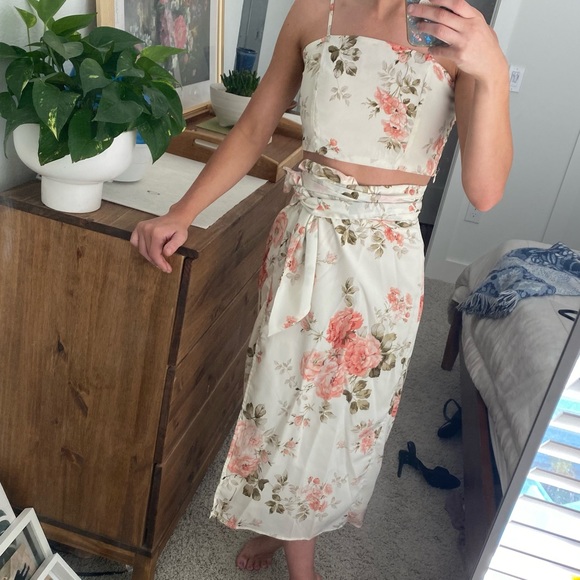 white and pink floral two piece skirt and top set - Picture 4 of 6
